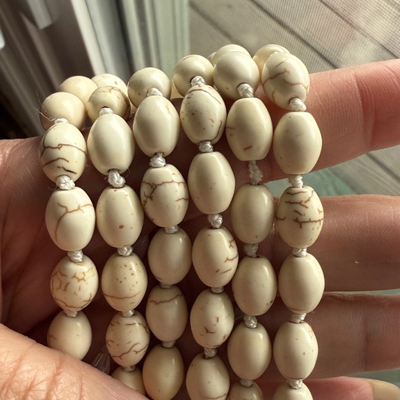 NWT Beige Howlite Necklace 45 in - Picture 7 of 7